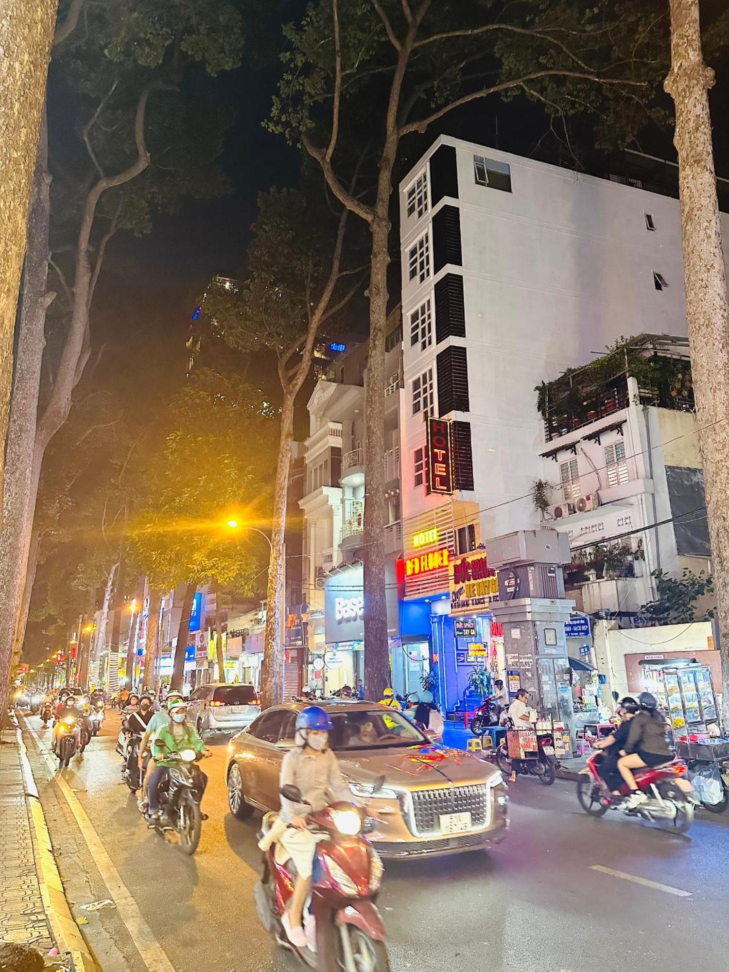 Redflower Hotel โฮจิมินห์ซิตี้ ภายนอก รูปภาพ