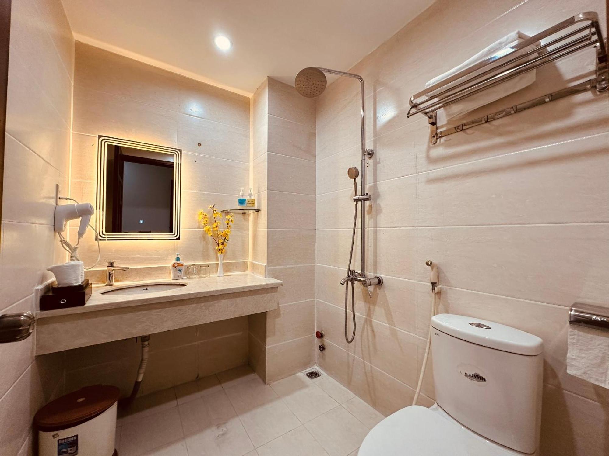 Redflower Hotel โฮจิมินห์ซิตี้ ภายนอก รูปภาพ