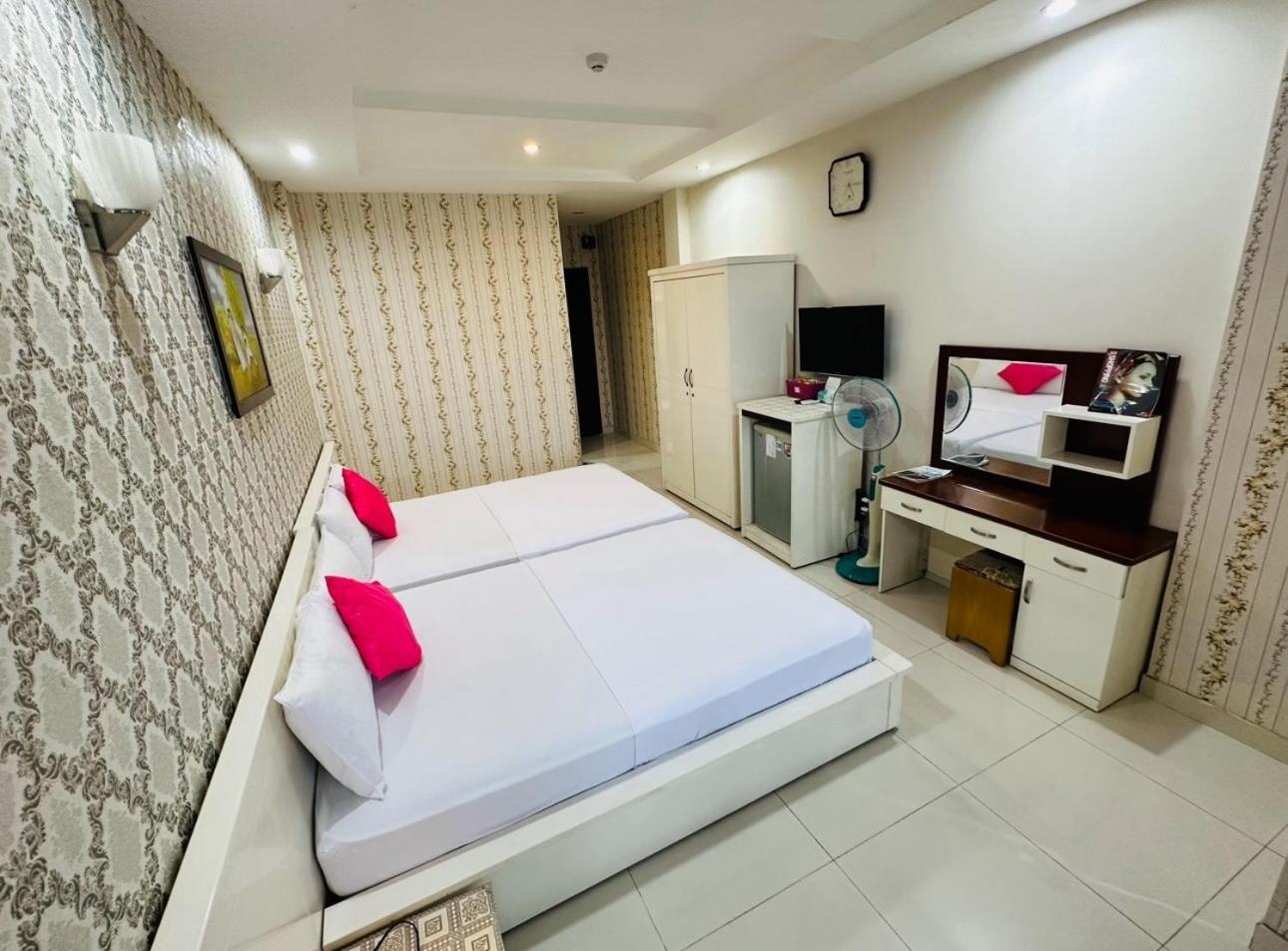 Redflower Hotel โฮจิมินห์ซิตี้ ภายนอก รูปภาพ