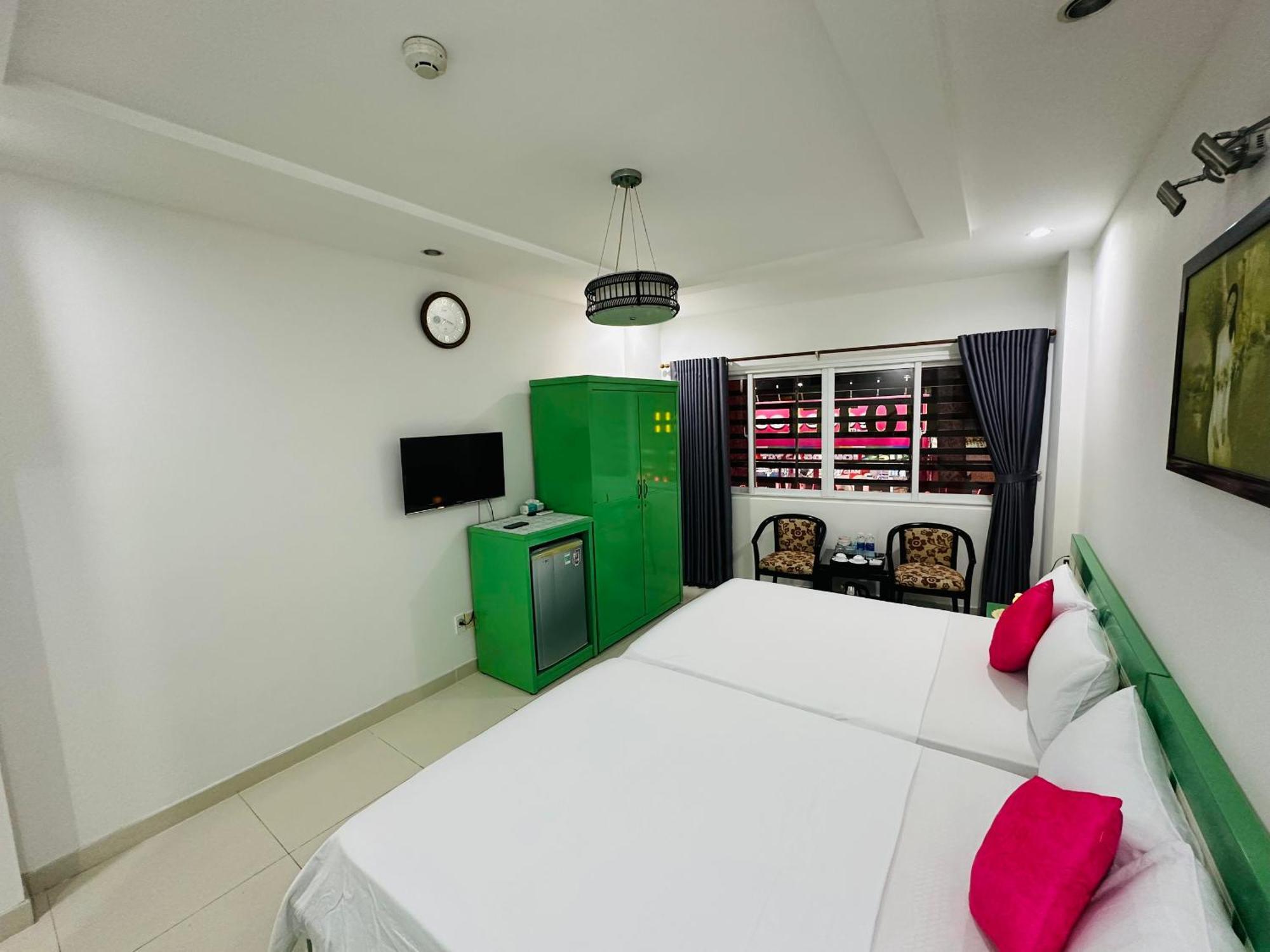 Redflower Hotel โฮจิมินห์ซิตี้ ภายนอก รูปภาพ