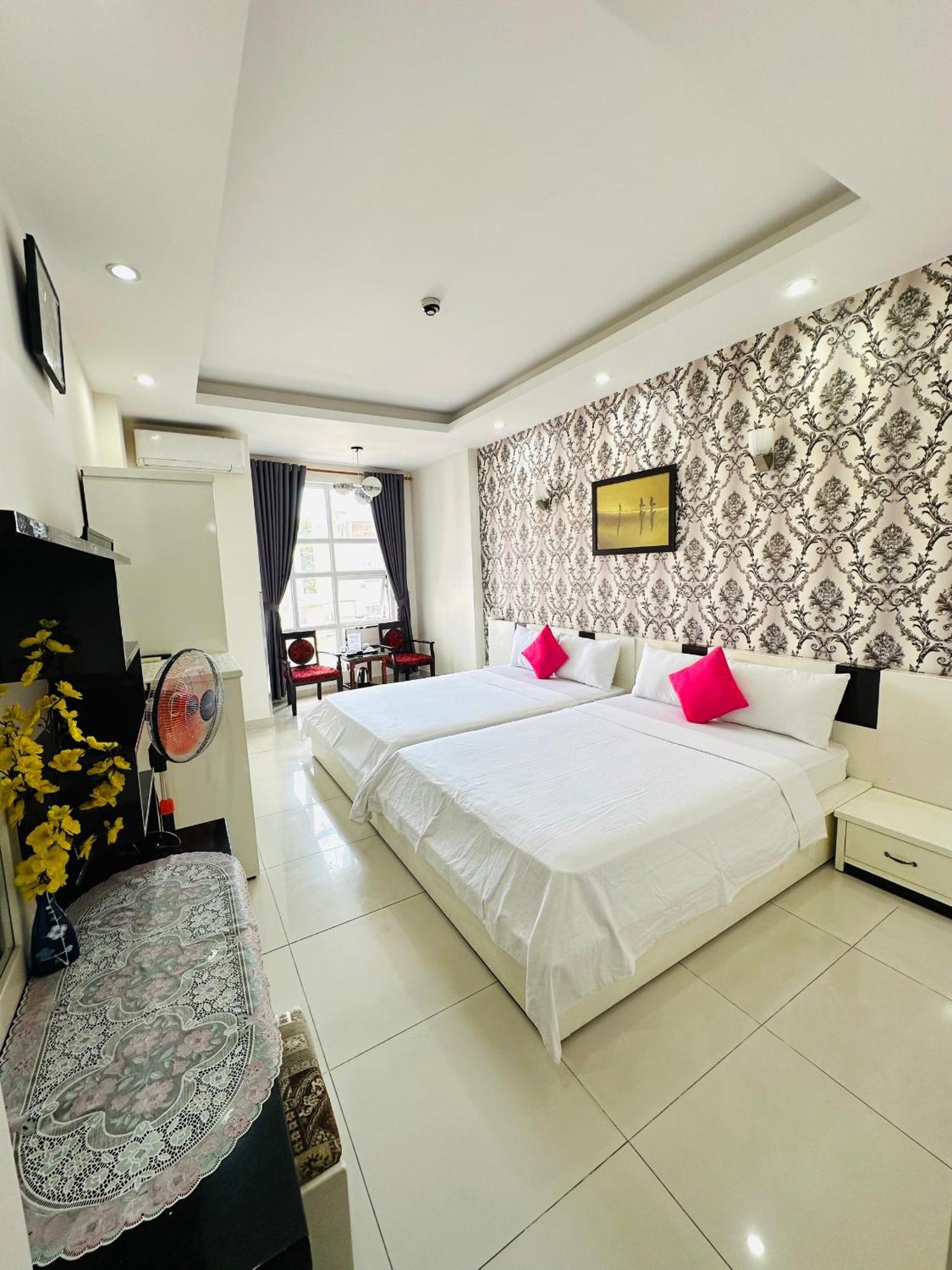 Redflower Hotel โฮจิมินห์ซิตี้ ภายนอก รูปภาพ