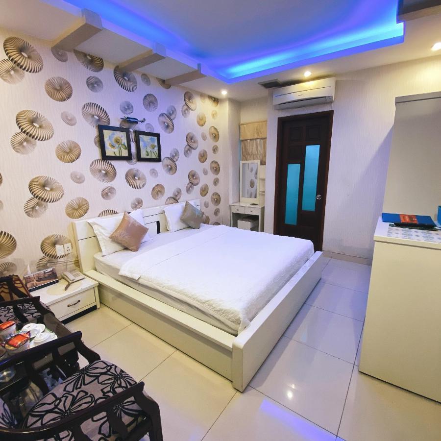 Redflower Hotel โฮจิมินห์ซิตี้ ภายนอก รูปภาพ